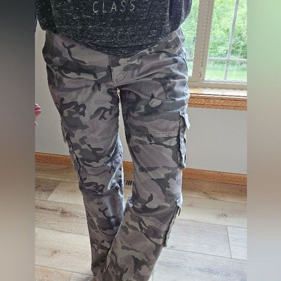 Abercrombie & Fitch TV DEMI BURNETTS Trousers Relaxed Fit Camo Pants Y2k Insta - Picture 2 of 16